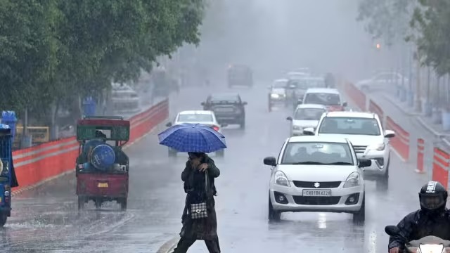IMD Alert: इन 10 जिलों में आंधी और तूफान के साथ होगी तेज बारिश, मौसम विभाग ने जारी किया अलर्ट - Ghamasan News