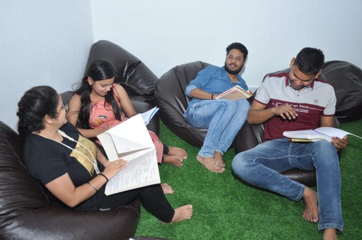 सेल्फ स्टडी करने वाले स्टूडेंट्स के लिए शहर की स्वाध्याय लाइब्रेरी में हैं कई सुविधा, लाइब्रेरी में स्नैप रूम से लेकर ऑर्थोपेडिक सर्जन द्वारा डिजाइन की गई चेयर