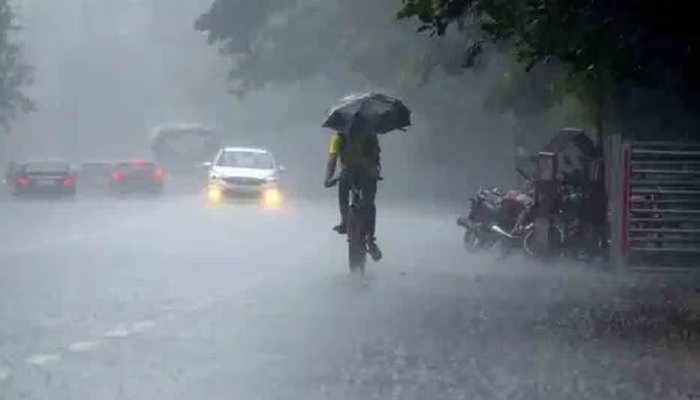 एक बार फिर करवट बदलेगा मौसम, छाएंगे काले बादल, इन 10 जिलों में होगी तेज  बारिश, मौसम विभाग ने जारी किया अलर्ट - Ghamasan News
