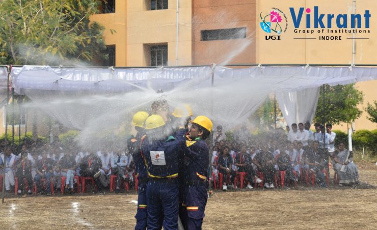 सुरक्षा उपायों के प्रति जागरूकता पैदा करने और आग से संबंधित समस्या से निपटने के मकसद से विक्रांत इंस्टिट्यूट ऑफ़ टेक्नोलॉजी एंड मैनेजमेंट में फायर मॉक ड्रिल का आयोजन
