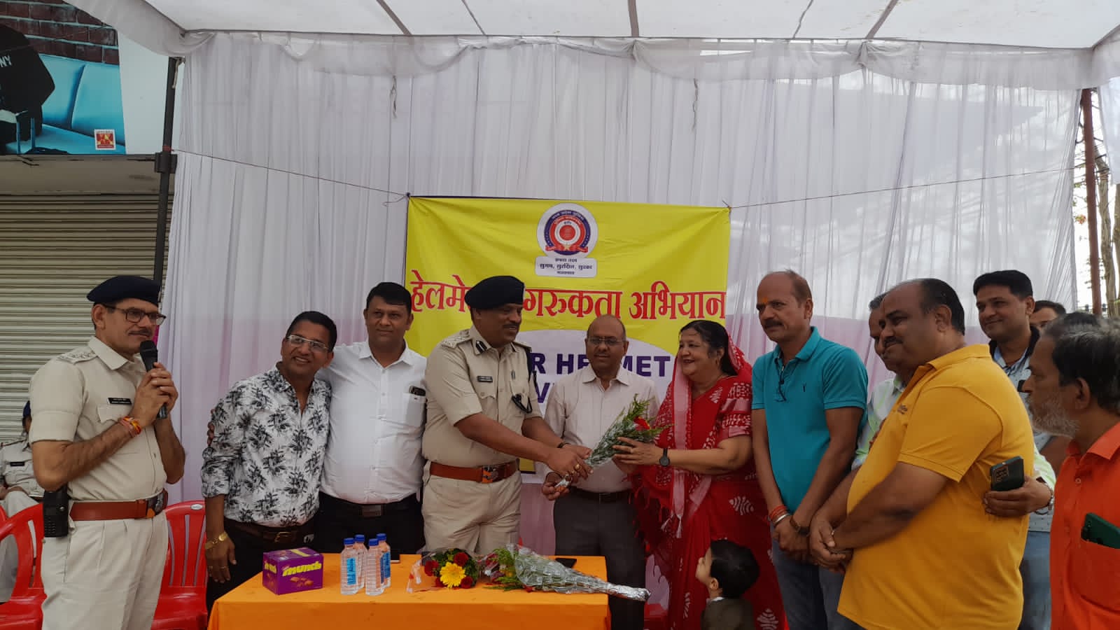 इंदौर यातायात प्रबंधन पुलिस ने गोयल नगर में चलाया हेलमेट जागरूकता रोको-टोको अभियान