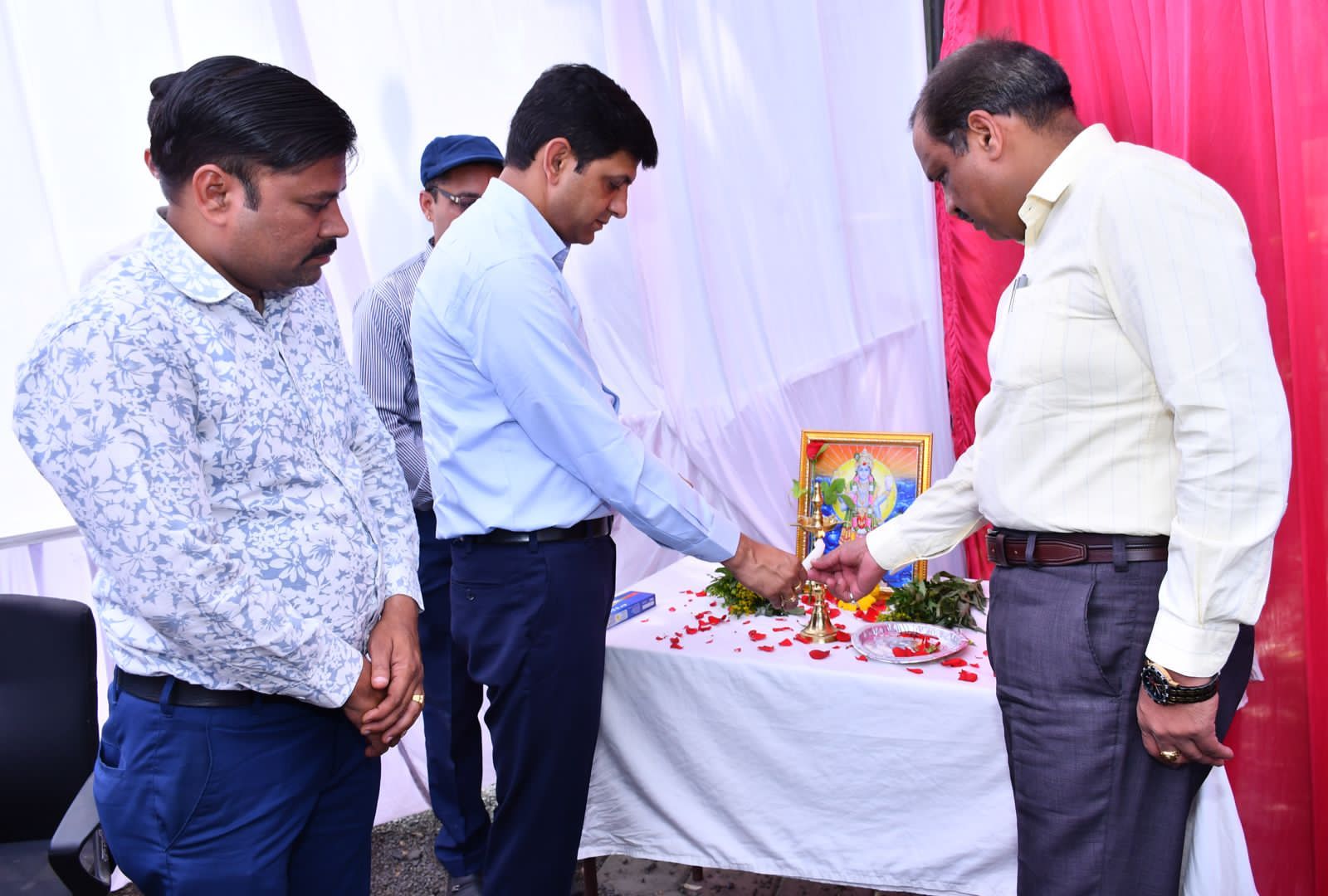 यातायात प्रबंधन पुलिस की स्वास्थ्य जांच में महापौर पुष्यमित्र भार्गव ने कहा- आप रात दिन धूप, धूल, गर्मी, ठंड में सेवा करते है, हमे भी आपके स्वास्थ्य की चिंता है