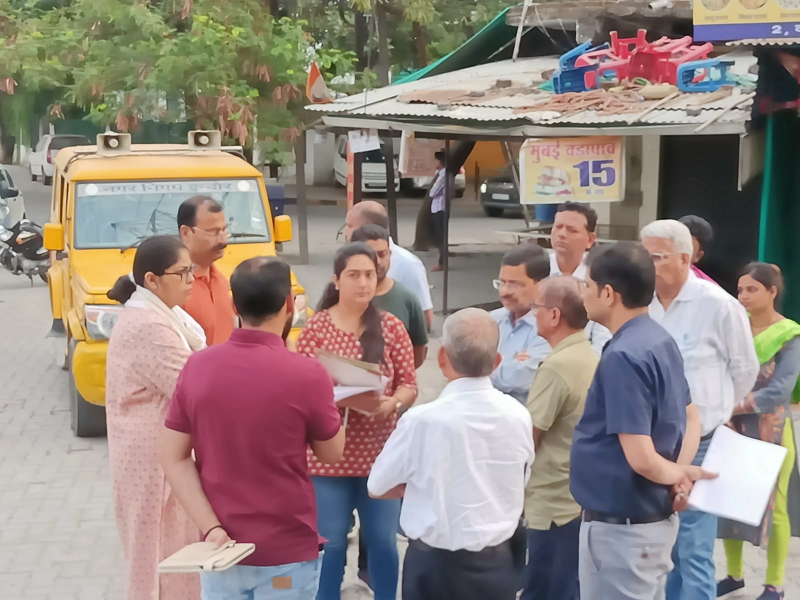 आयुक्त ने स्मार्ट सिटी के प्रोजेक्ट का किया निरीक्षण, राजकुमार मिल सब्जी मंडी स्थित तालाब का होगा जीर्णाेद्धार