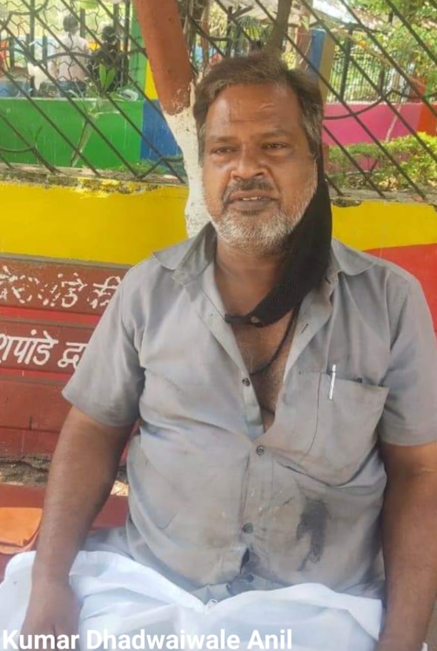 कोरोना काल मे अपनी जान की परवा नही करते कई शवों का दाह संस्कार करने वाले गणेश को नौकरी से किया बर्खास्त