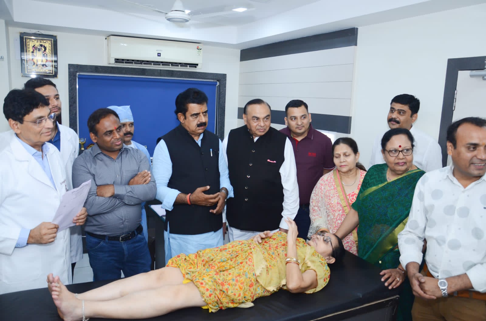 स्वर्णिम फाउन्डेशन, श्वेताम्बर जैन महिला संघ केन्द्रीय इकाई, यूनिक चेरिटेबल ट्रस्ट एवं आरोग्य भारती के संयुक्त तत्वावधान में आयोजित नि:शुल्क घुटना प्रत्यारोपण शिविर का शुभारम्भ