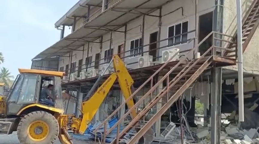 कांग्रेस नेता के 1 हजार करोड़ के स्टूडियो पर चला बुलडोजर, यहां रामसेतु-आदिपुरुष समेत कई फिल्मों की हो चुकी है शूटिंग