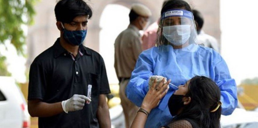 कोरोना के मामलों में आई मामूली गिरावट, पिछले 24 घंटों में आए 10093 केस, जानिए कितने लोगों की हुई मौत