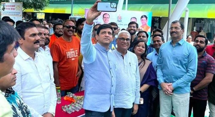 मोदी जी की सबसे बड़ी 'मन की बात' उन्होंने शपथ लेने के पहले गंगाघाट से कही थी कि भारत को स्वच्छ बनाएंगे उसे सबसे पहले इंदौर ने पूरा किया- महापौर पुष्यमित्र भार्गव