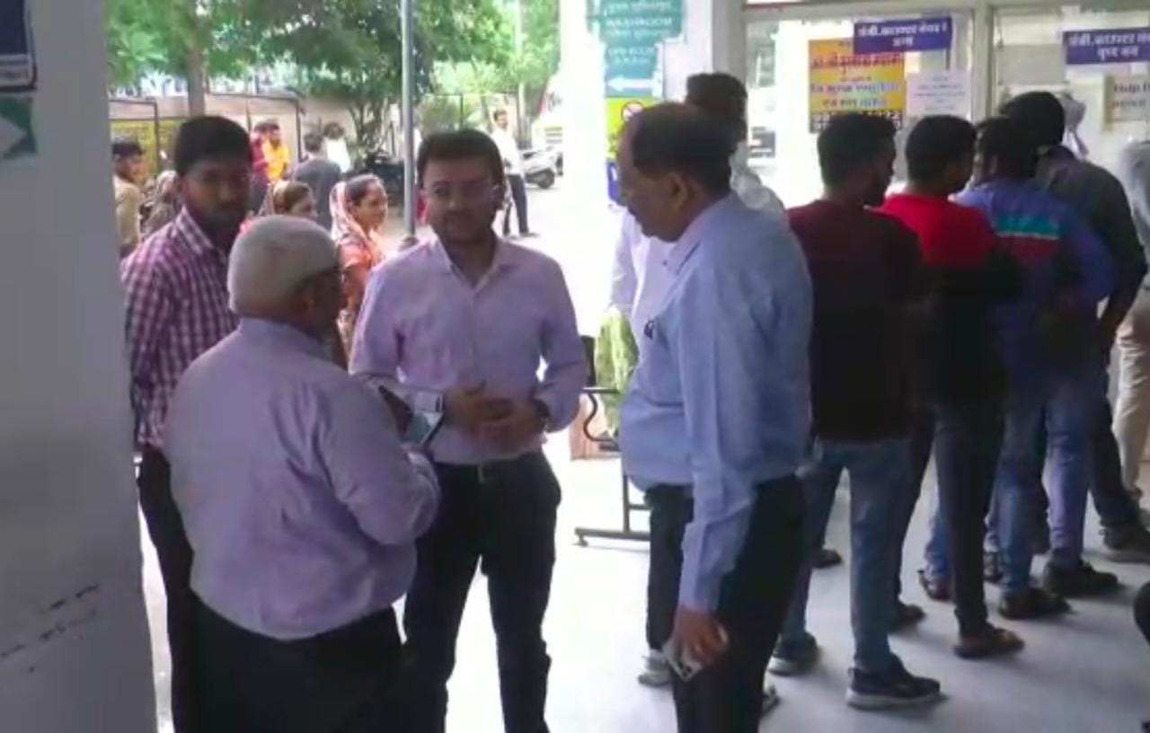 इंदौर: जिले में सुचारु रूप से जारी हैं सभी स्वास्थ्य सुविधाएँ, प्रशासन ने की है वैकल्पिक व्यवस्थाएँ
