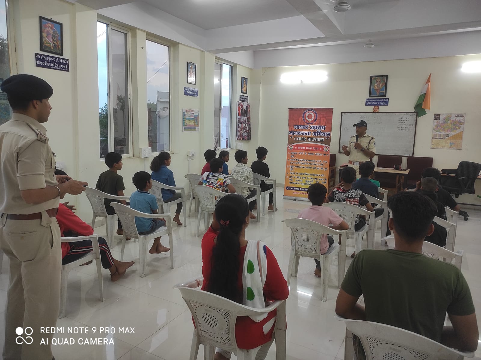 इंदौर: थाना छत्रीपुरा स्थित बाल मित्र केंद्र पर समर कैंप में लगी साइबर और योगा की क्लास, हर रोज बच्चे नई एक्टिविटी से हो रहे रूबरू