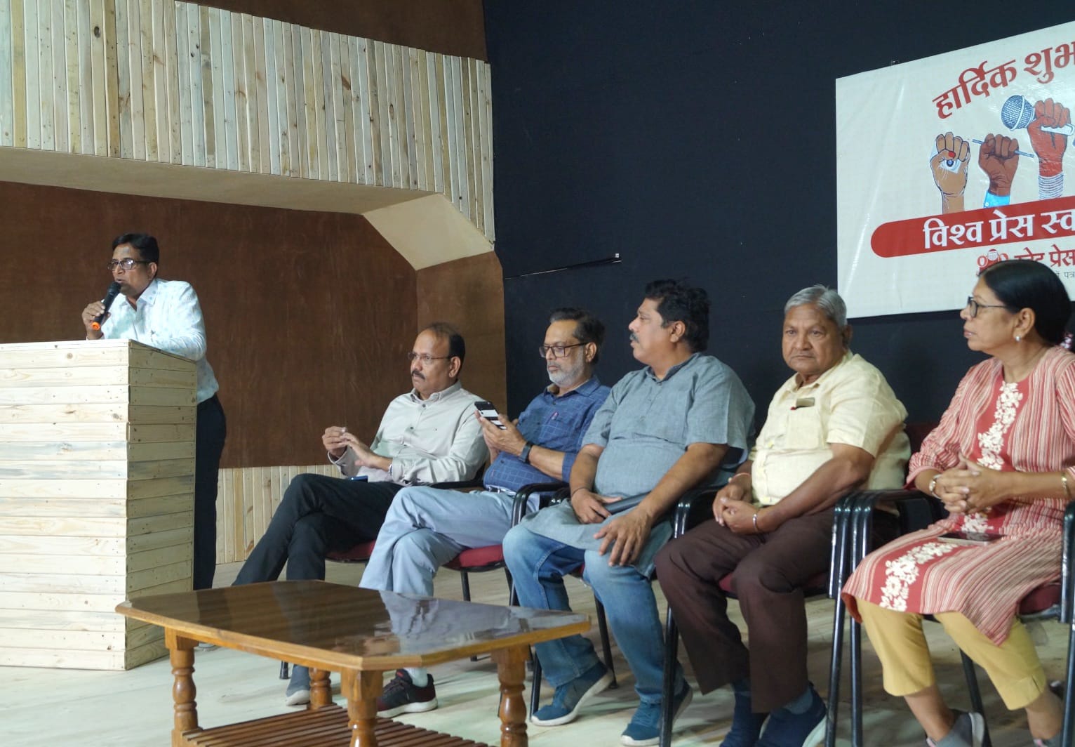 प्रेस स्वतंत्रता दिवस पर परिसंवाद का आयोजन, ' सम्मान पाने के लिए पत्रकार योग्य कर्म करें' : आचार्य