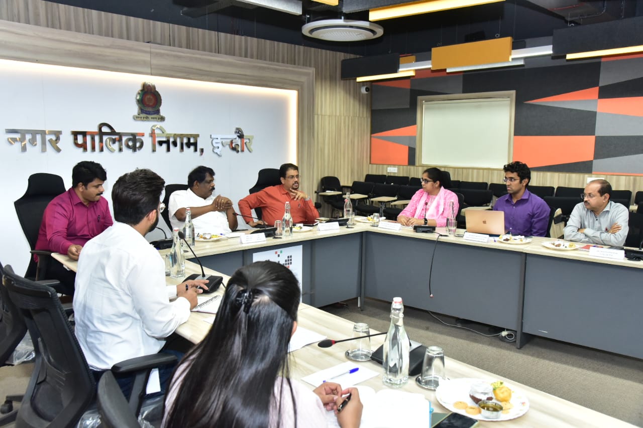 इंदौर: केरल सरकार की ओर से आए दल ने बीआरटीएस की कि सराहना
