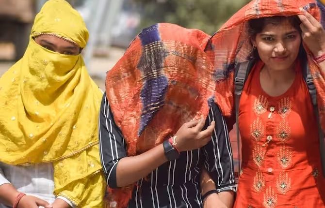 MP Weather: प्रदेश में गर्मी ने फिर दिखाए अपने तेवर, दोपहर में घर से बाहर  निकलना हुआ मुश्किल, इन जिलों में कहर बरपाएगी भीषण गर्मी - Ghamasan News