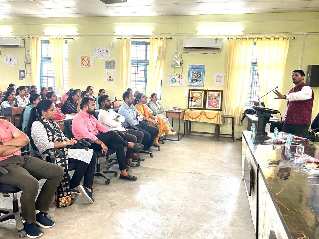 सविष्कार भारत द्वारा आयोजित सविष्कार इंसिसिट्स कार्यक्रम में डॉ. पुनीत द्विवेदी ने दी प्रौद्योगिकी से संबंधित जानकारी