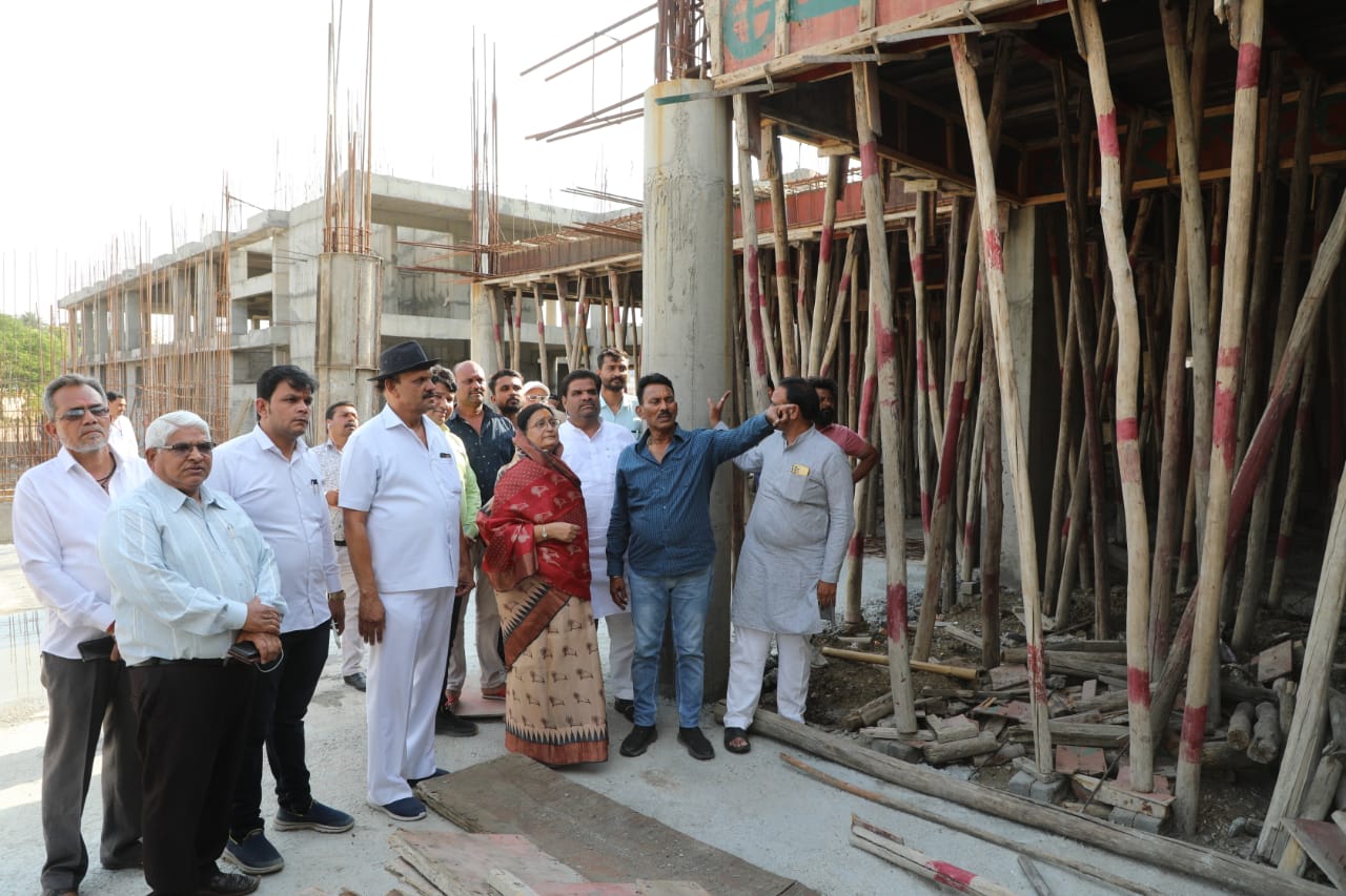 Indore : मंत्री सिलावट ने किया निर्माणाधीन जिला चिकित्सालय का निरीक्षण, 300 बिस्तरों का होगा अस्पताल