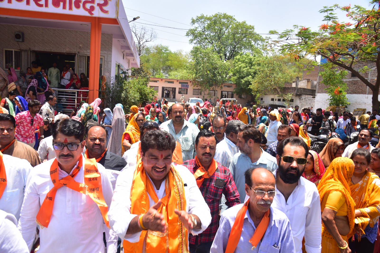 सिरपुर क्षेत्र के 600 नागरिकों का समूह अयोध्या की यात्रा पर हुआ रवाना