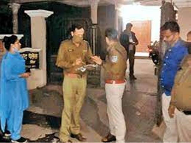 Indore ED Raid : जमीन घोटाले में भूमाफिया सुरेंद्र संघवी के घर ईडी की दबिश, कई ठिकानों पर की छापेमारी