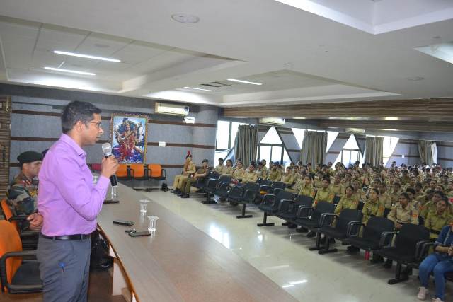 Indore News : साइबर पाठशाला में NCC कैडेट्स का संकल्प- "मैं बनूंगा साइबर योद्धा"