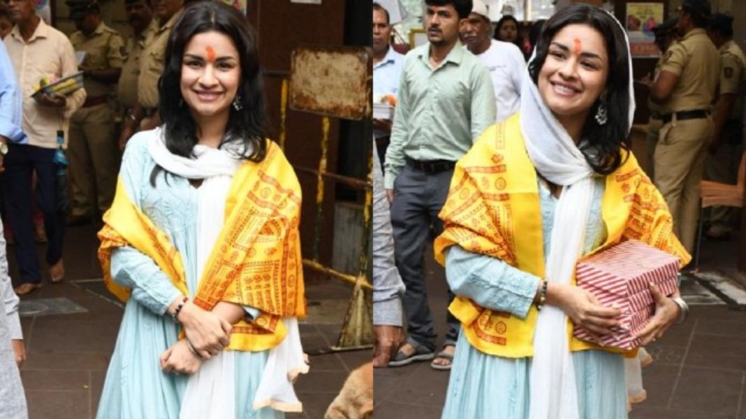 फिल्म सफलता का आशीर्वाद लेने सिद्धिविनायक मंदिर पहुंची अवनीत कौर, ट्रेडिशनल लुक में जीता फैंस का दिल, देखें Photo
