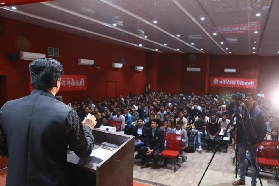 बाजार अपने बाजारवाद का स्थापित प्रतिनिधित्व करता है, लेकिन इस बीच शिक्षा एक पवित्र कार्य है इसे बाजार समझना गलत है, इसमें आपकी भावनाओं का सही होना अनिवार्य है, श्रीद्वांत जोशी डायरेक्टर कौटिल्य एकेडमी
