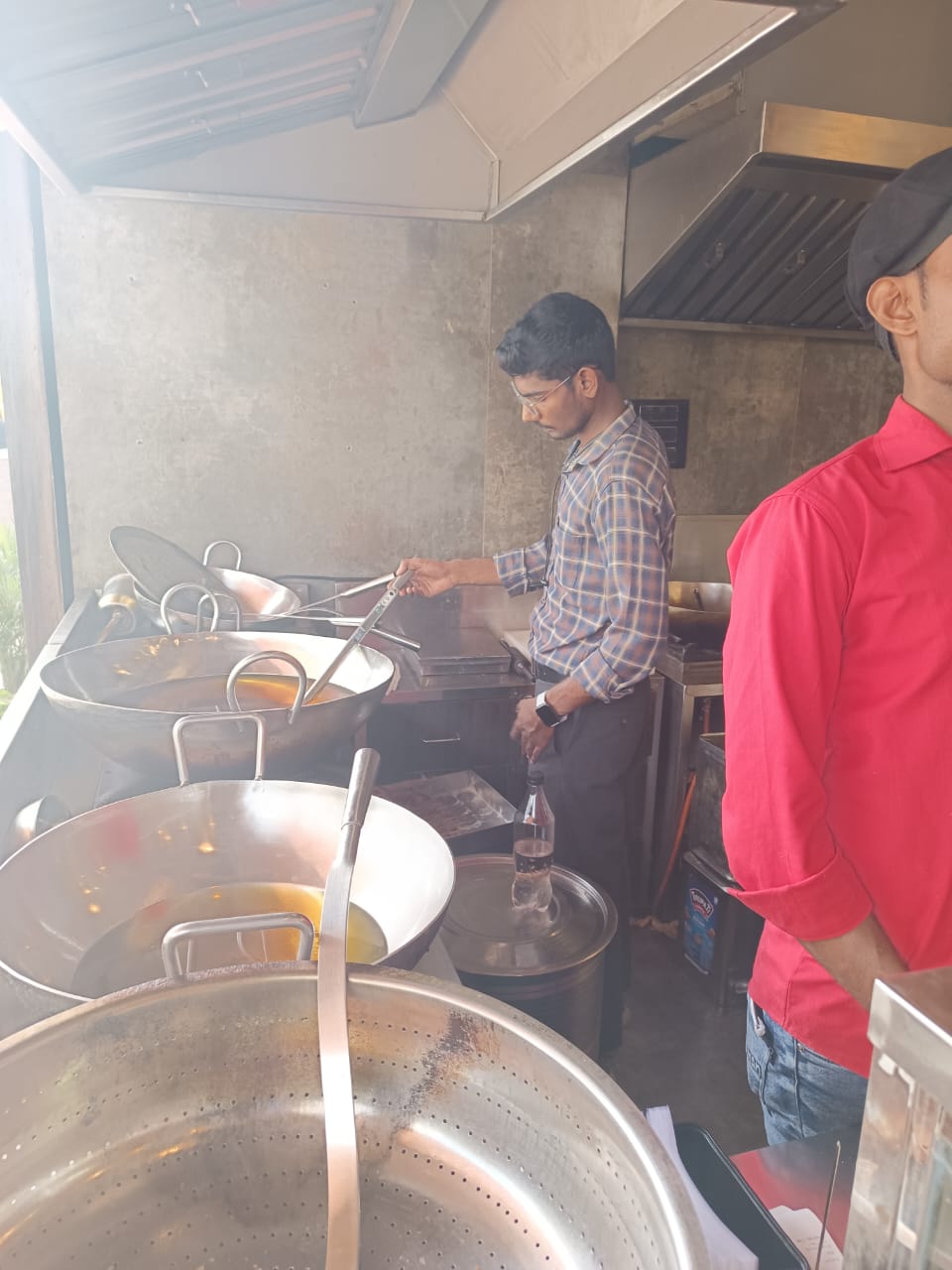 Indore : दूध एवं दूध से बने पदार्थों के जांच की मुहिम जारी, मोबाइल फूड टेस्टिंग लैब की सहायता से हो रही खाद्य पदार्थों के नमूनों की जांच