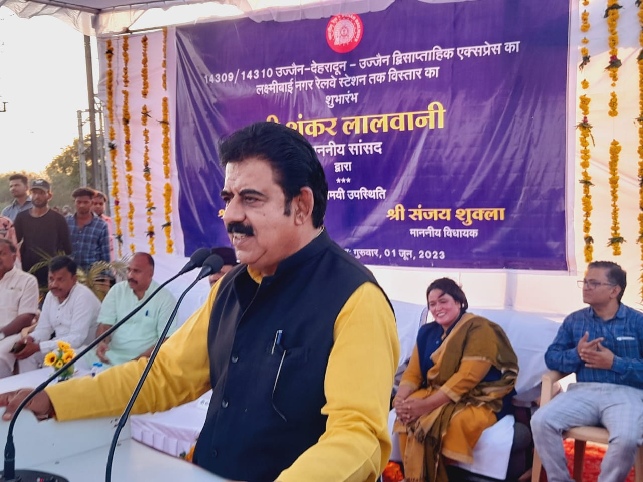 सांसद लालवानी नें दिखाई इंदौर-देहरादून गाड़ी को हरी झंडी,पत्र पर मिली मंत्रालय से स्वीकृति