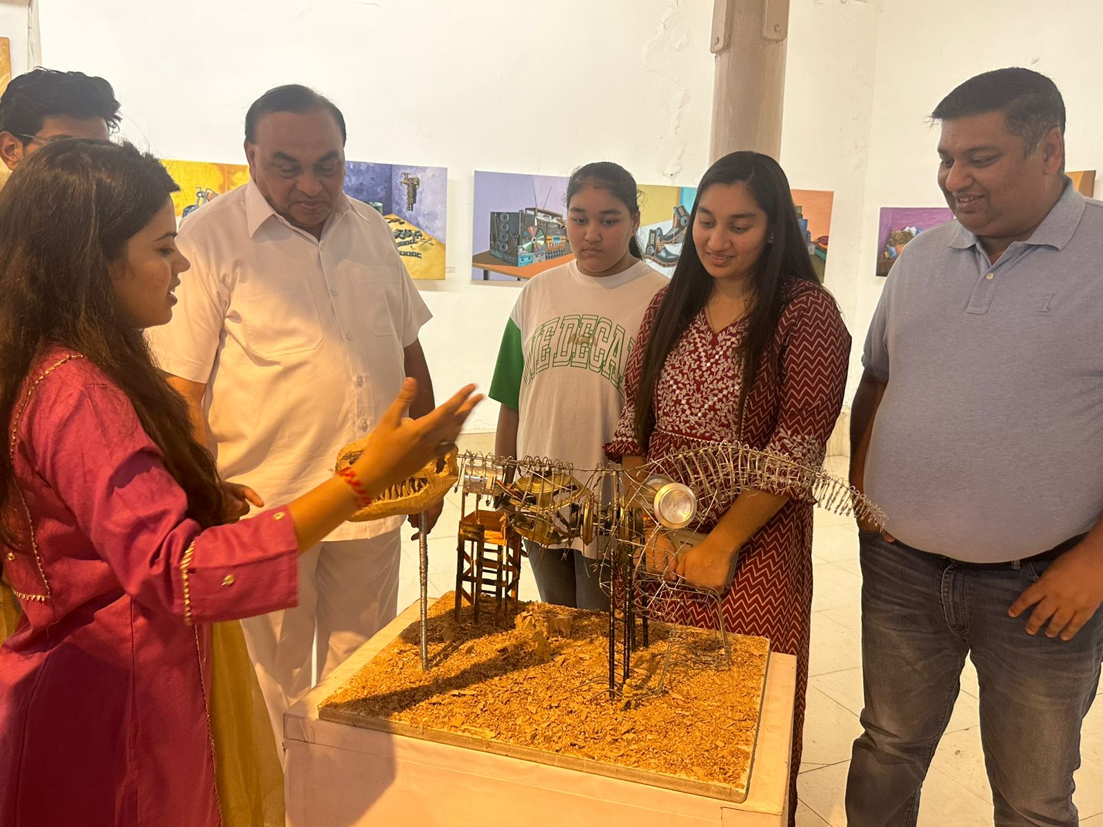 "कला का उद्देश्य वास्तविकता को पुन: उत्पन्न करना नहीं है, बल्कि उसकी तीव्रता को वास्तविकता बनाना है