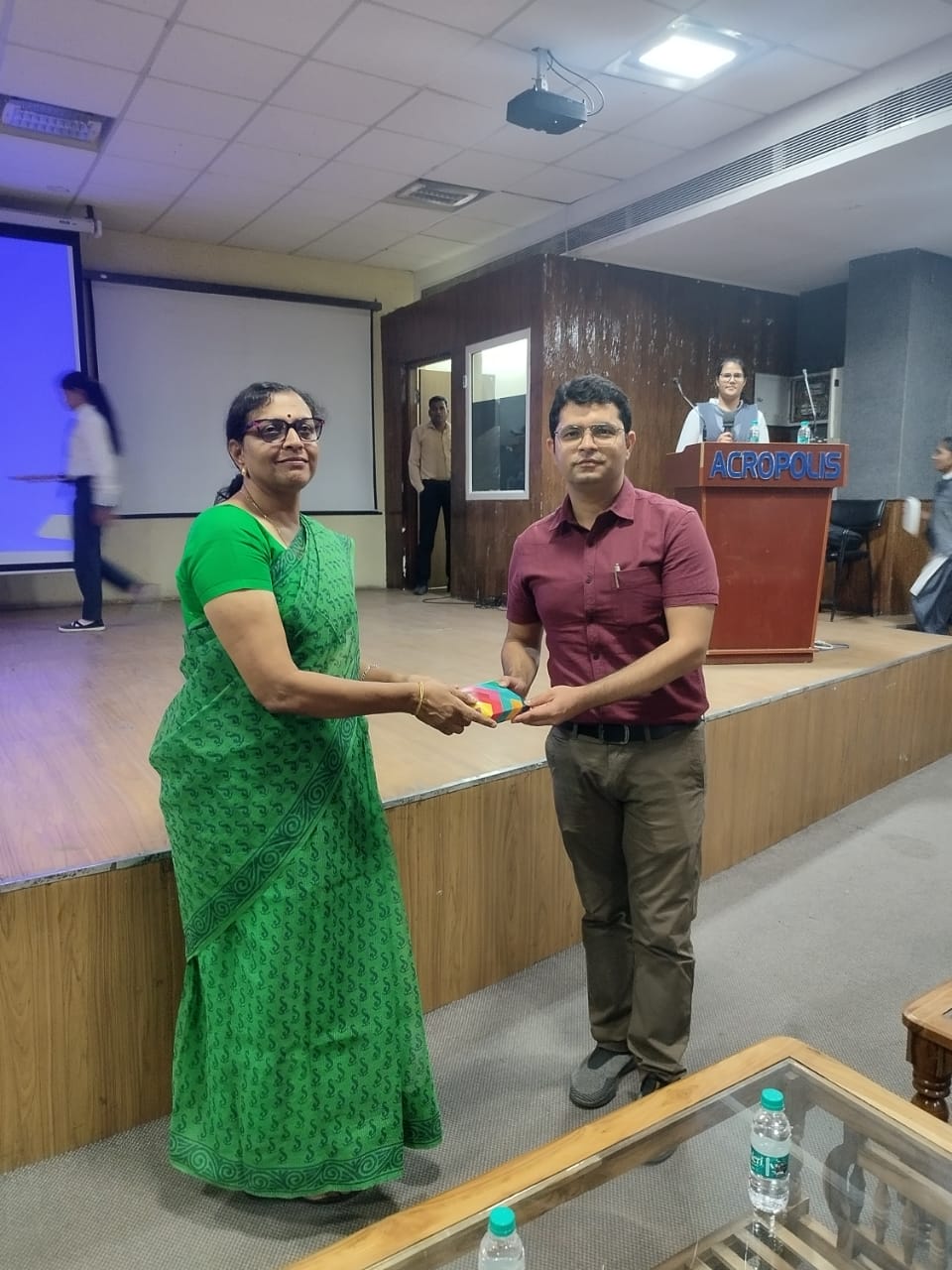 लोग सिगरेट को स्ट्रेस दूर करने वाली चीज समझकर पीते हैं, जो कि बिल्कुल गलत है, जो चीज हार्मफूल होती है उसके दुष्परिणाम ही सामने आते है - Dr. Suraj Verma (CHL Hospital)
