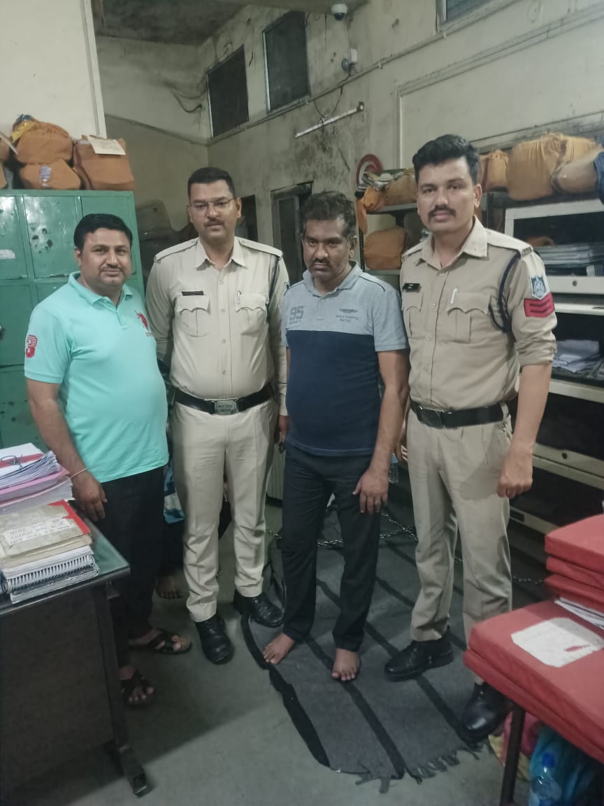 प्लॉट के नाम पर धोखाधड़ी करने वाले फरार भूमाफिया को राऊ पुलिस ने नागपुर से पकड़ा