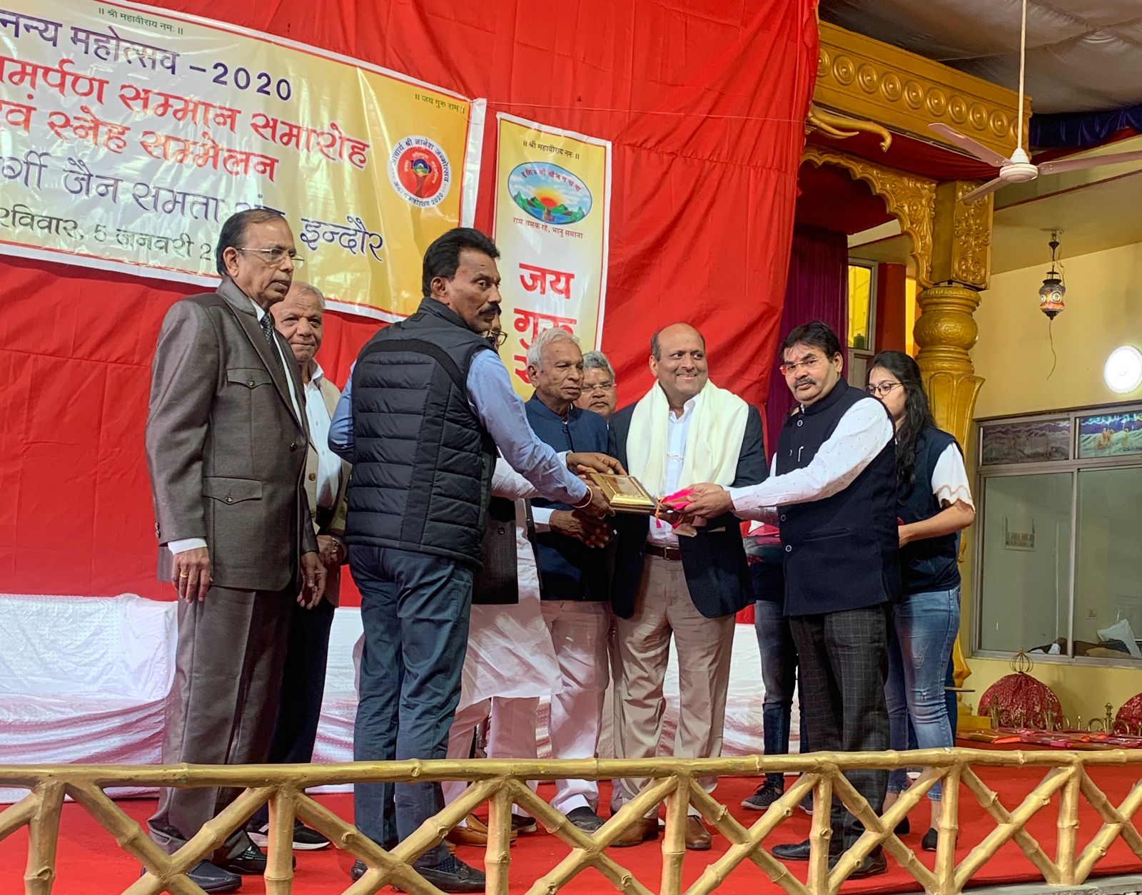 हड्डियों में ओस्टियोपोरोसिस की समस्या बढ़ती जा रही है, कैल्शियम और विटामिन की कमी के चलते हड्डियां इतनी कमजोर हो गई है कि आसानी से टूट जाती है - Dr. Anil Agarwal DNS Hospital