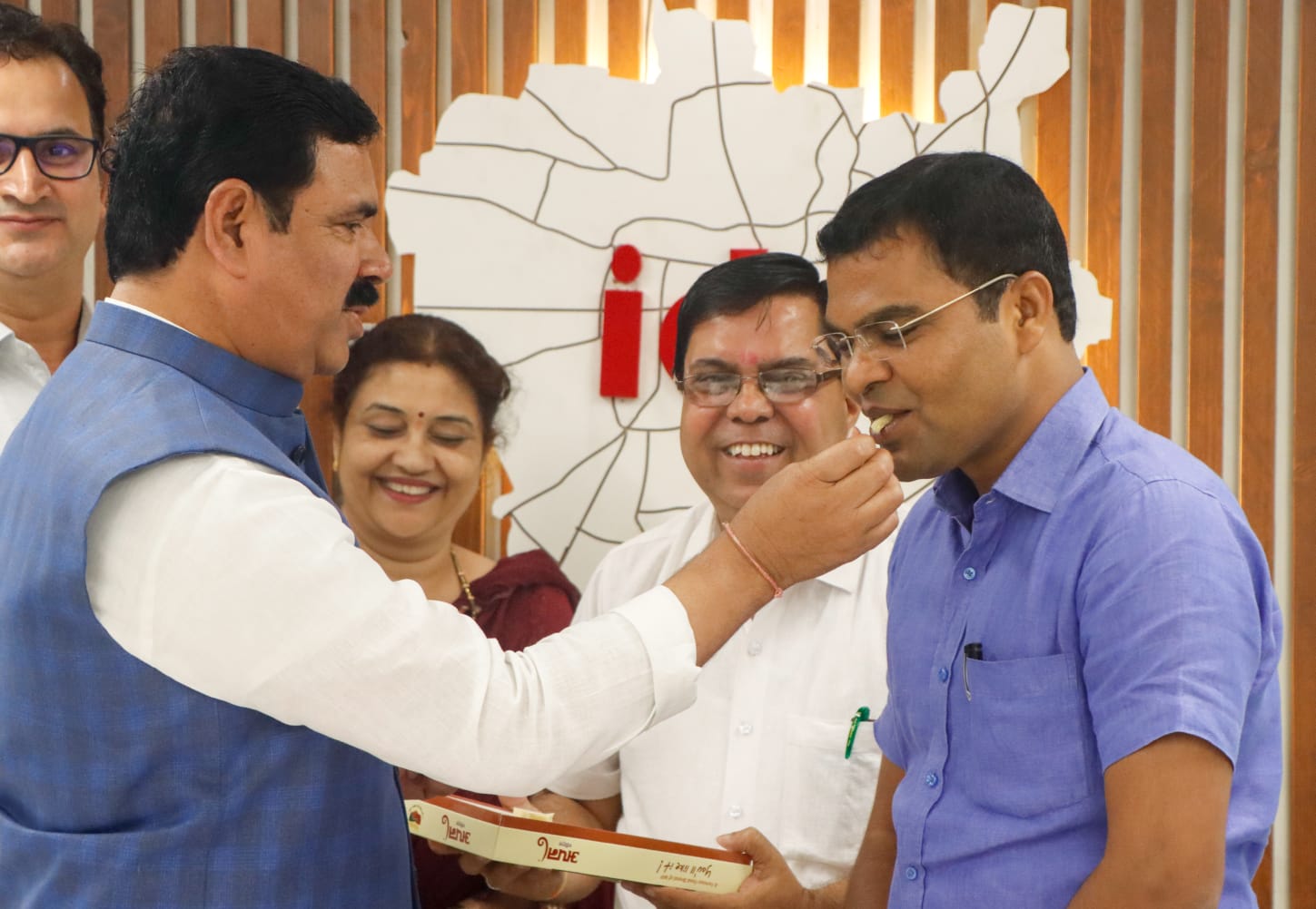अध्यक्ष जयपाल सिंह चावड़ा ने किया मुख्य कार्यपालन अधिकारी आरपी अहिरवार का सम्मान