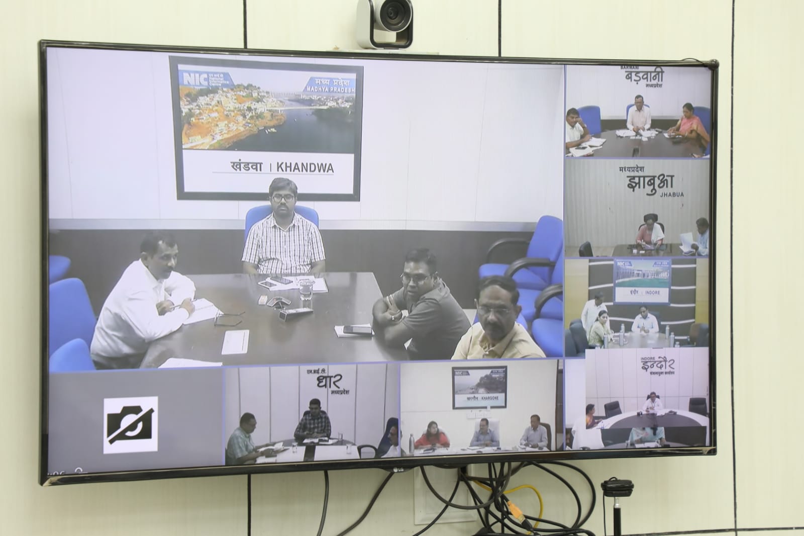 संभाग में 98 प्रतिशत बहनों के खातें में राशि पहुँची,संभागायुक्त डॉ. शर्मा ने की कलेक्टर्स से चर्चा