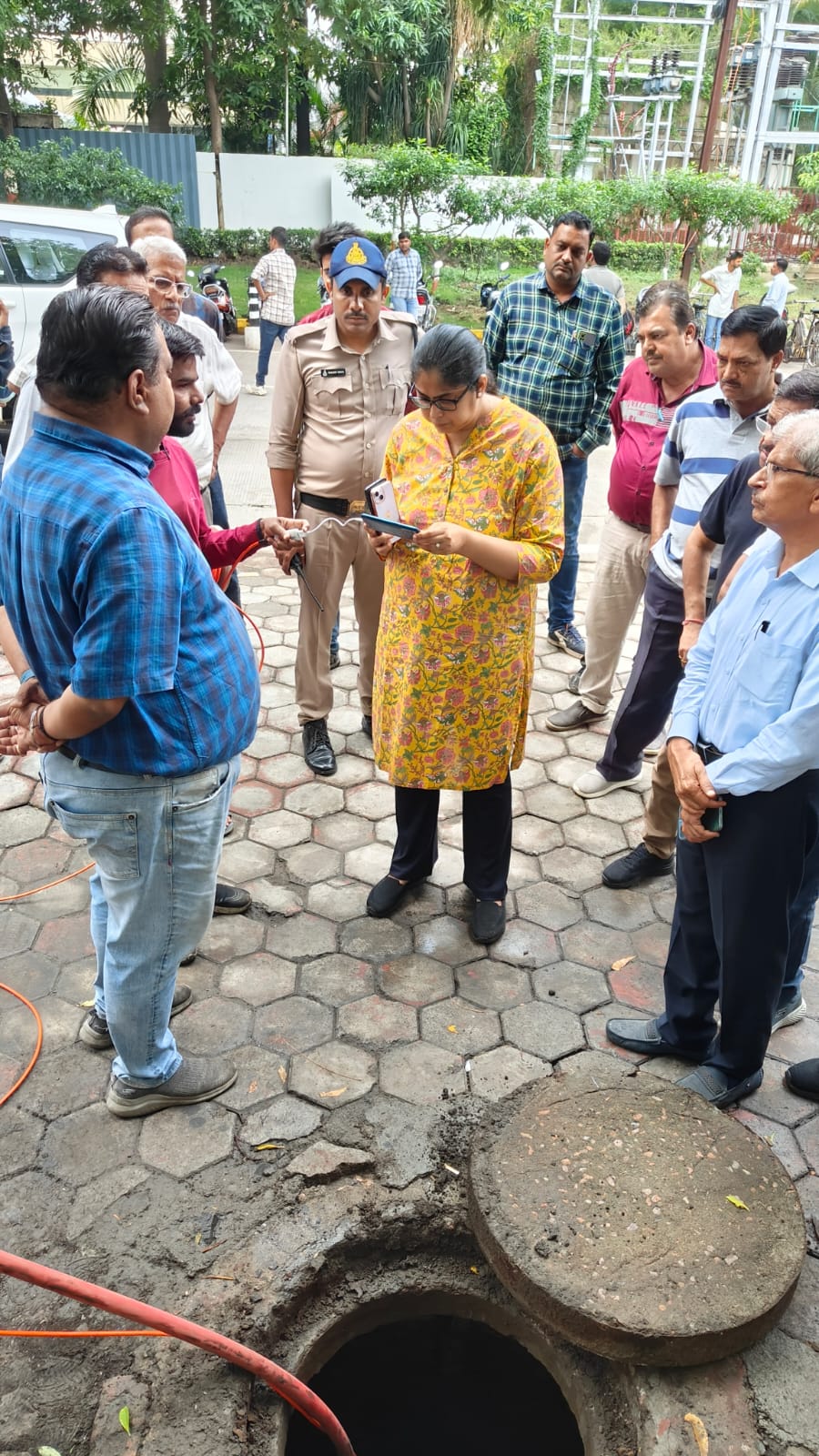 Indore : सीवरेज लाइन चोक होने पर स्क्रीन पर दिखाई देगी चोक होने की स्थिति, मात्र 35 हजार में बनाया गया कैमरा