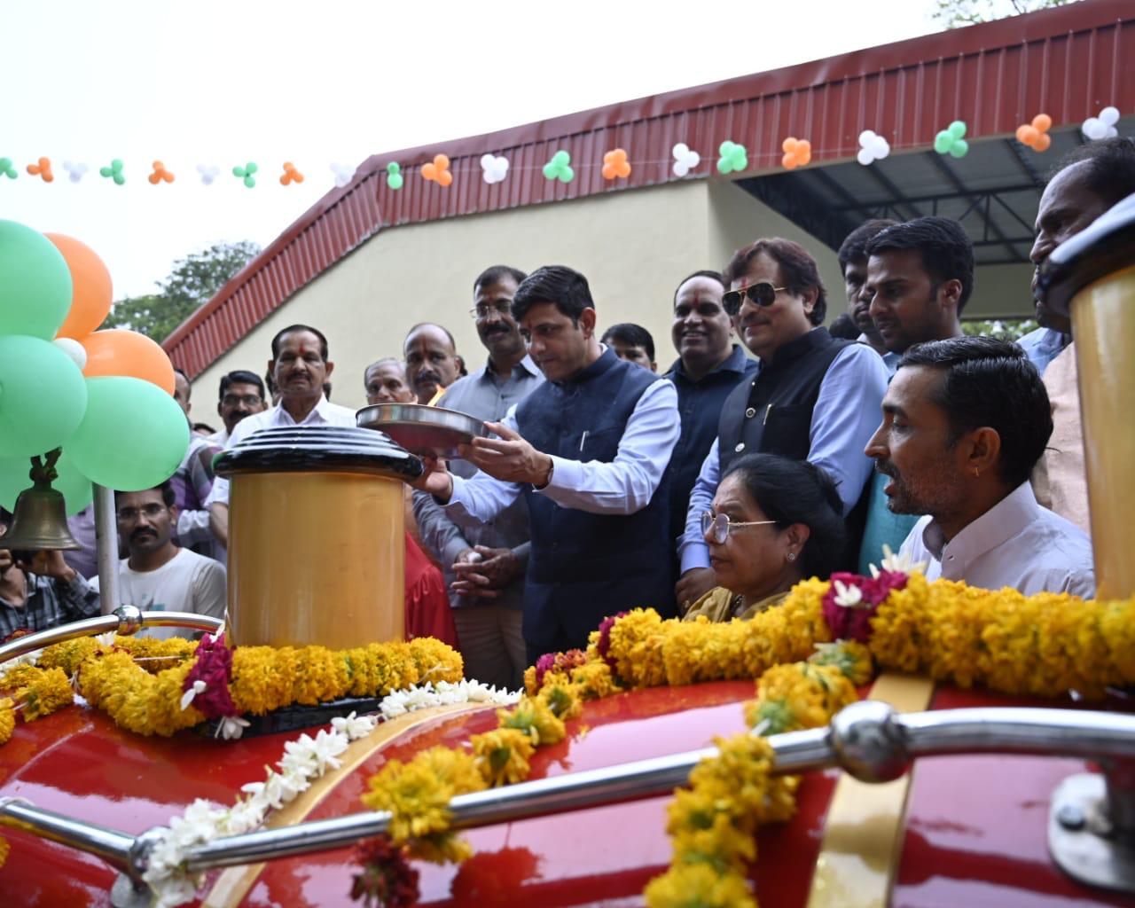 Indore : बच्चों का इंतजार हुआ खत्म, नेहरू पार्क में 10 साल बाद लौटी छुक-छुक ट्रेन, महापौर ने दिखाई हरी झंडी