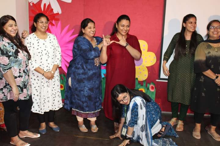 वर्तमान समय में शिक्षा की सामान्य अवधारणा कक्षा की चार दीवारों तक सीमित हो गई है, इस पर आधारित एक आयोजन SRCS स्कूल में