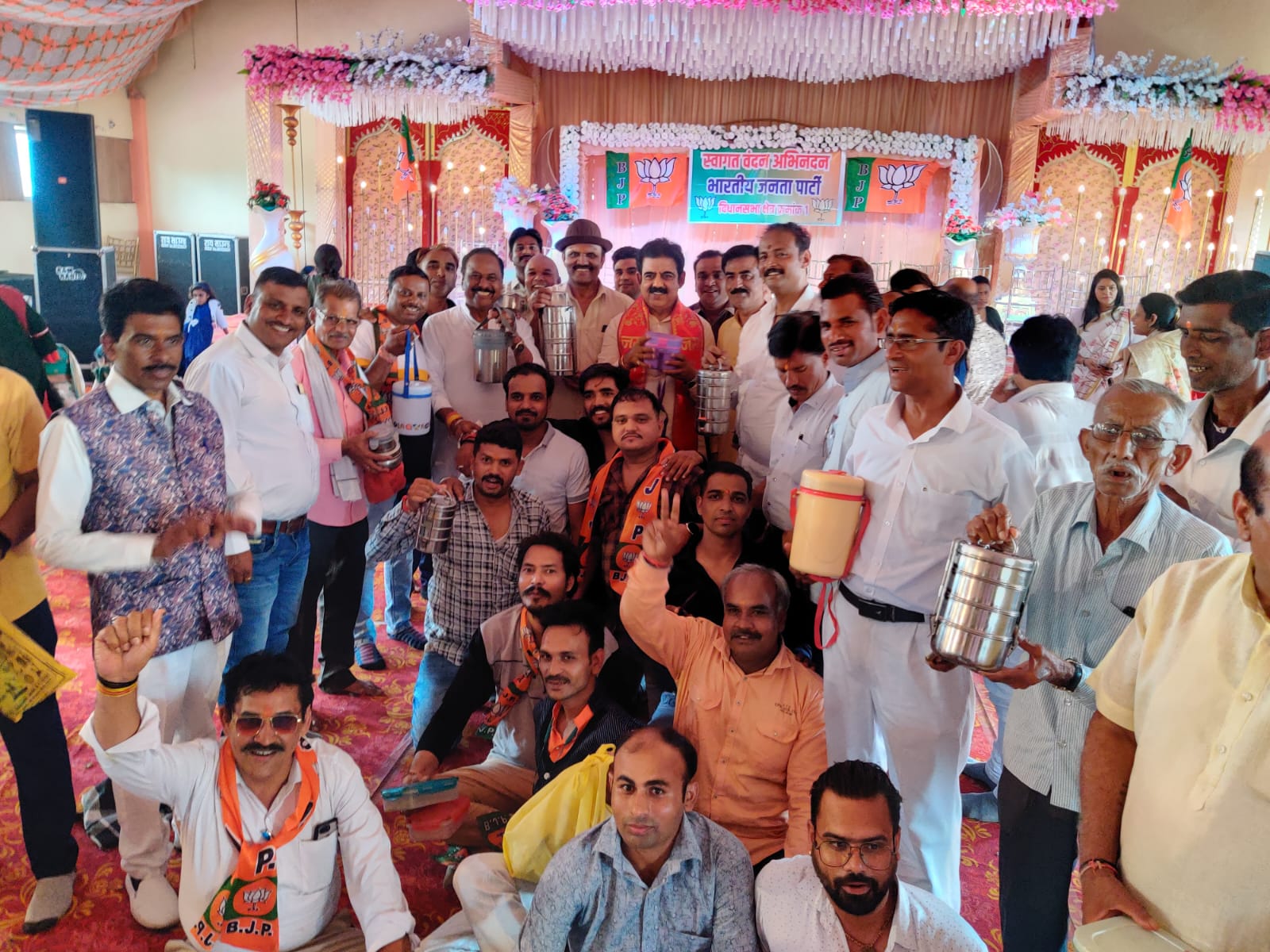 लजीज व्यंजनों के साथ शुरू हुई विधानसभा क्षेत्र 1 की टिफिन पार्टी, साथ ही सजी गीत-संगीत की महफिल