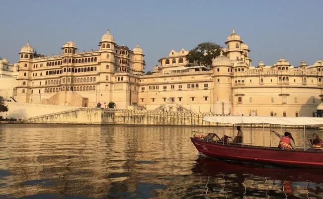 अगर आप भी बना रहें हैं जुलाई में घूमने जाने का प्लान, तो ये 3 डेस्टिनेशन हैं आपके लिए बेस्ट