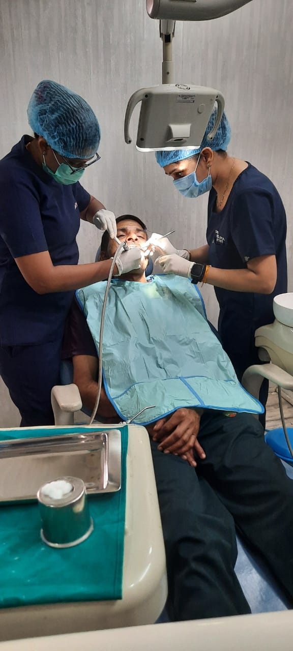 Indore : कॉरपोरेट एवं विभिन्न शिक्षण संस्थाओं के लिए केयर-एन-क्योर मल्टी स्पेशलिटी डेंटल और ट्रॉमा क्लिनिक द्वारा ओरल हाइजीन कैम्प का किया आयोजन