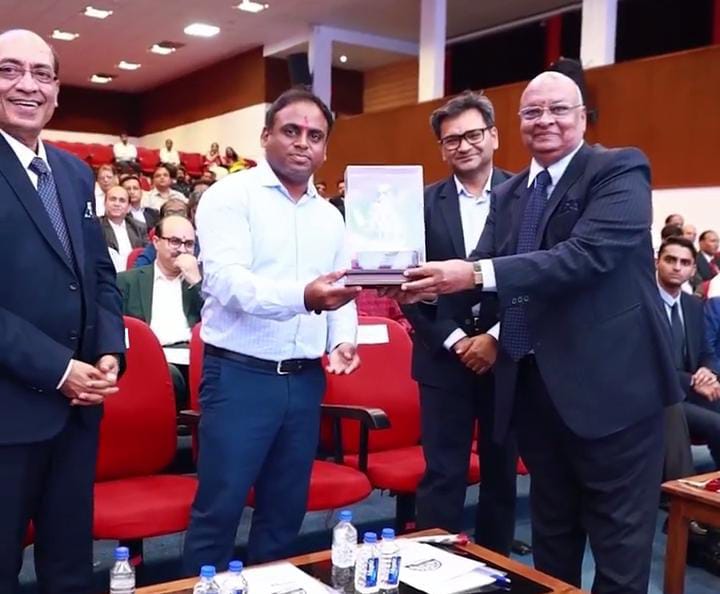 मेडिकैप्स यूनिवर्सिटी में आयोजित हुआ असाधारण सीईओ कॉन्क्लेव कार्यक्रम, कलेक्टर डॉ. इलैया राजा टी हुए मुख्य अतिथि के रूप में शामिल
