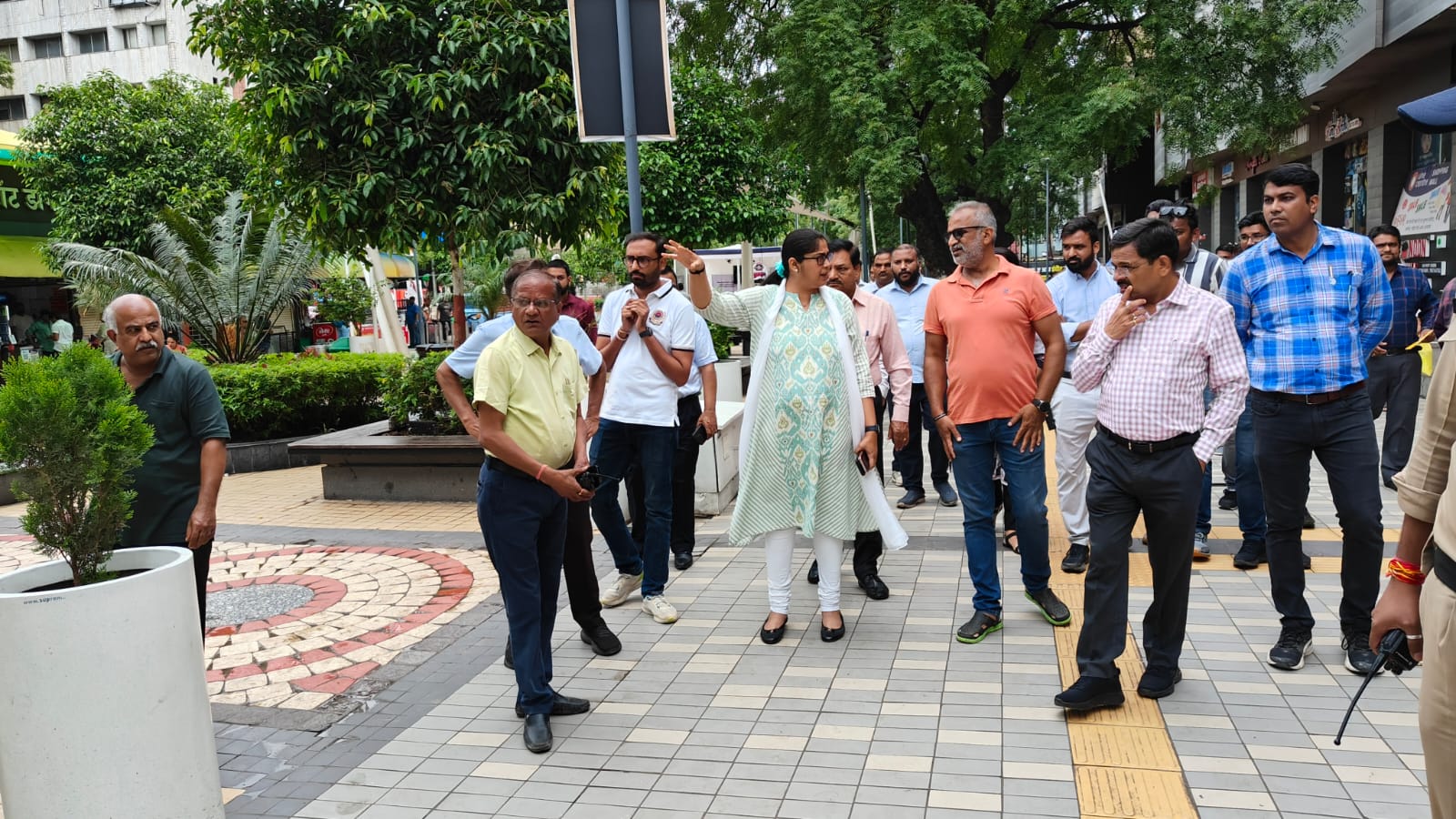 आयुक्त हर्षिका सिंह ने किया 56 दुकान का निरीक्षण, G20 सम्मेलन में पधारने वाले अतिथियों को कराया जाएगा रात्रि भोजन