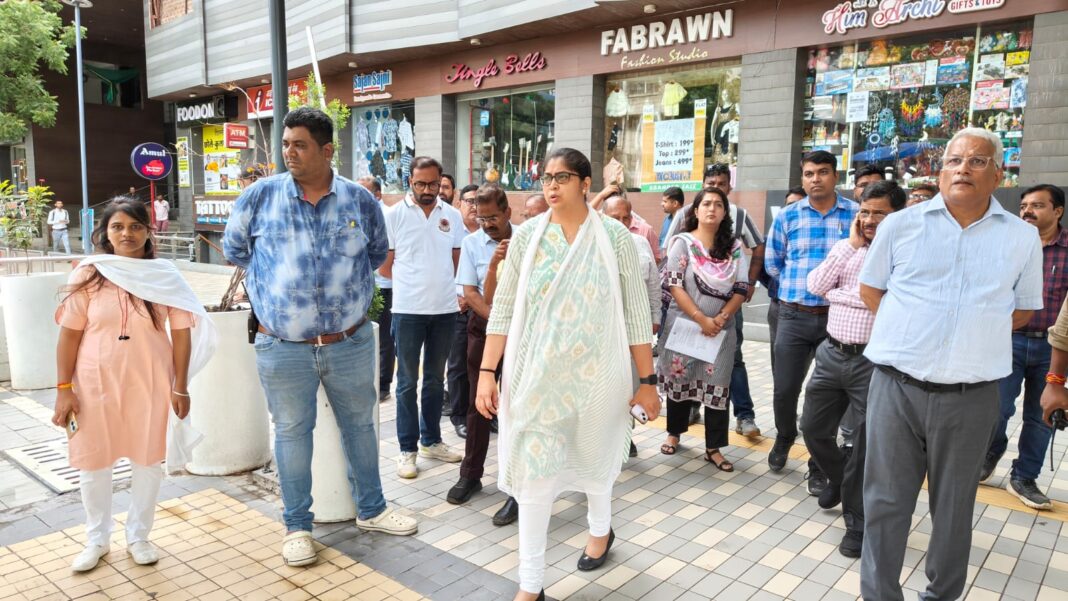 आयुक्त हर्षिका सिंह ने किया 56 दुकान का निरीक्षण, G20 सम्मेलन में पधारने वाले अतिथियों को कराया जाएगा रात्रि भोजन