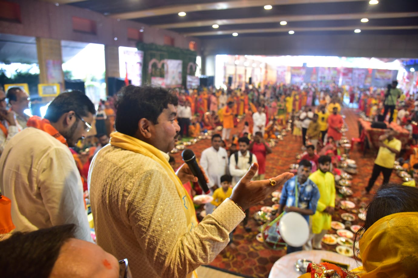 रुद्राभिषेक के बाद भजनों पर श्रद्धालुओं के साथ थिरके विधायक संजय शुक्ला