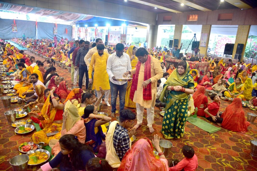 विधायक संजय शुक्ला के आयोजन में 3000 श्रद्धालुओं ने एक साथ किया 12 ज्योतिर्लिंग का रुद्राभिषेक