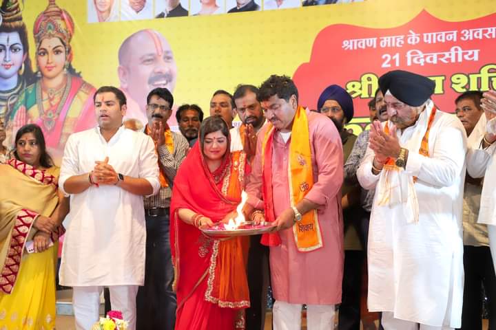 विधायक संजय शुक्ला के आयोजन में सावन सोमवार के दिन श्रद्धालुओं ने किया ओम नमः शिवाय का जाप