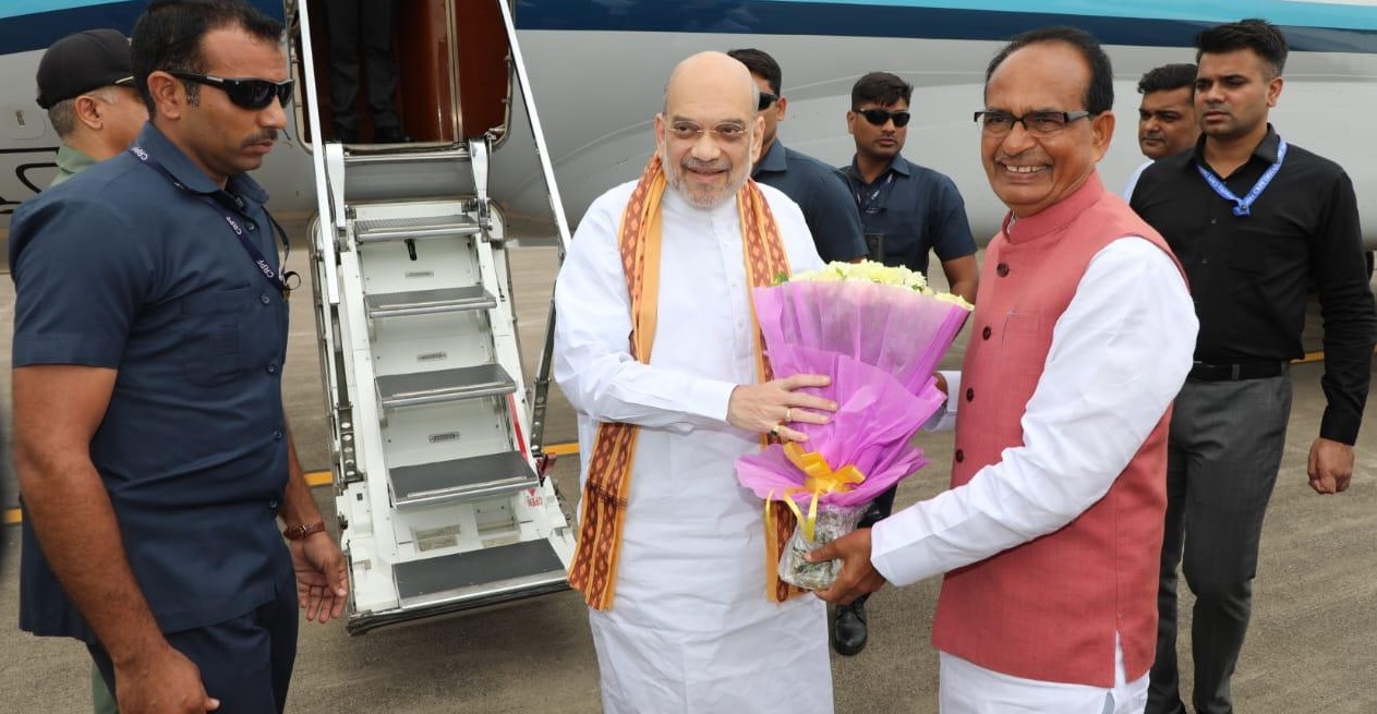 इंदौर पहुंचे अमित शाह, कार्यकर्ताओं को देंगे जीत का मंत्र, कोर कमेटी की बैठक भी लेंगे