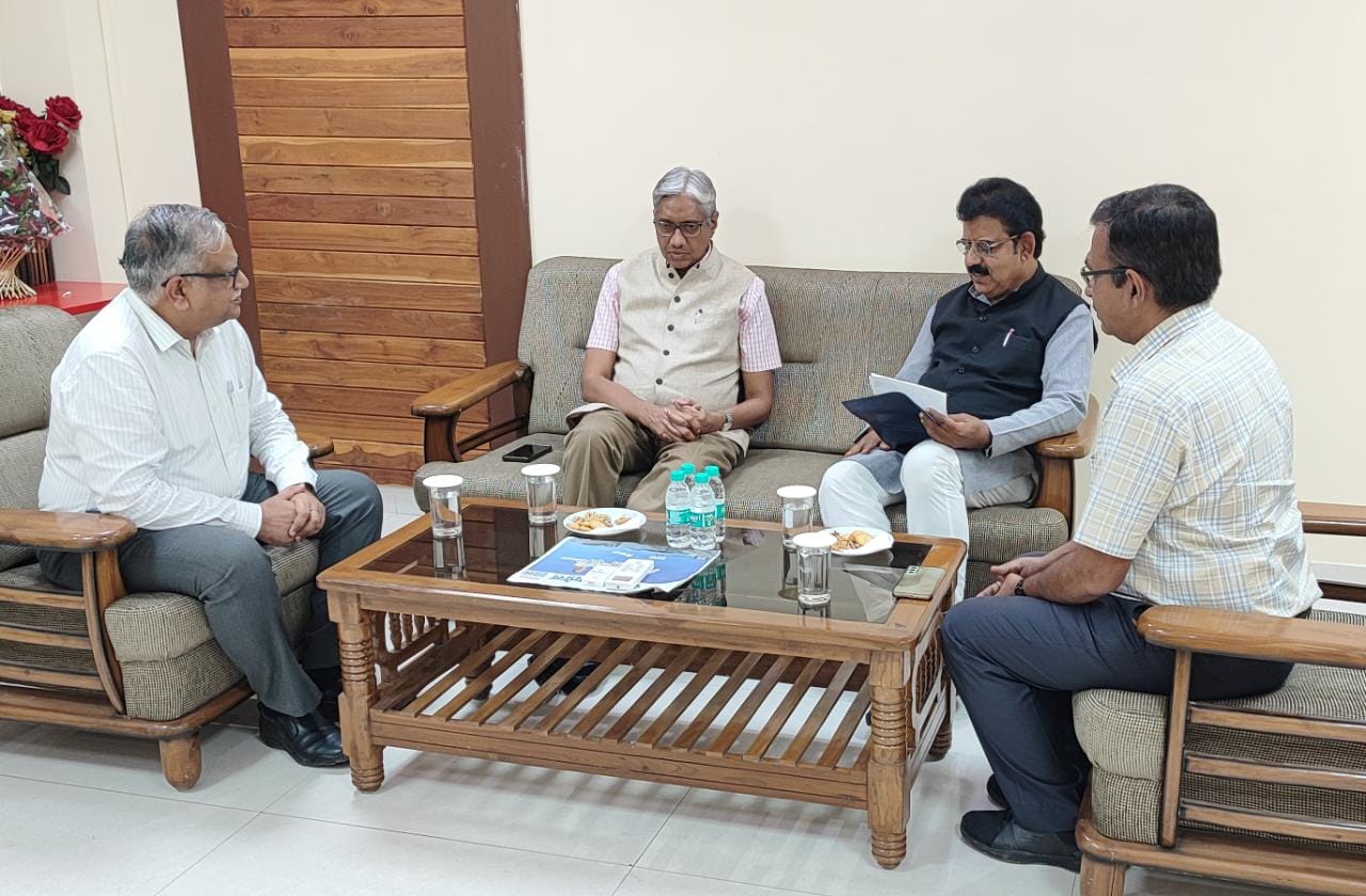 इंदौर-मनमाड़ रेलवे लाइन का सर्वे, सांसद शंकर लालवानी ने रेल बोर्ड चेयरमैन से की मुलाकात