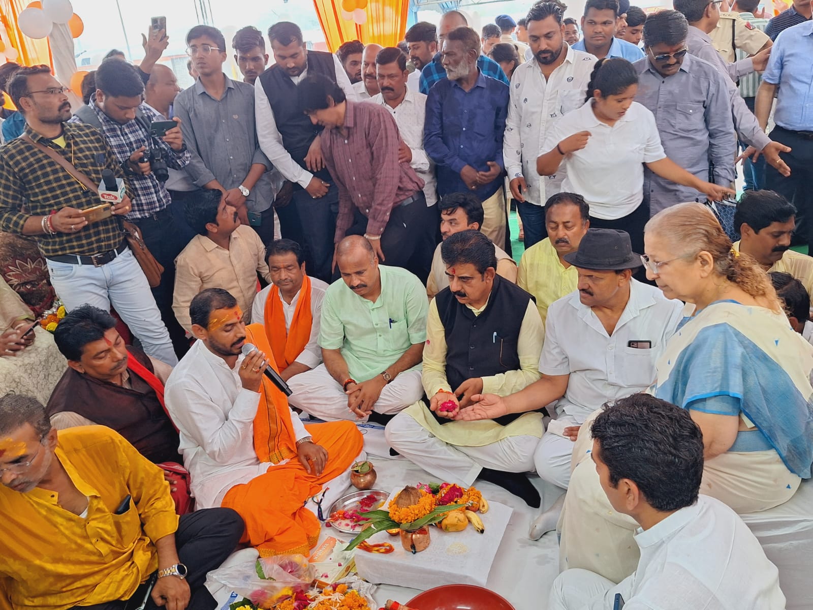 आज पूर्व लोकसभा अध्यक्ष सुमित्रा महाजन और सांसद शंकर लालवानी ने किया लक्ष्मीबाई नगर रेलवे स्टेशन के निर्माण कार्यों का भूमि पूजन