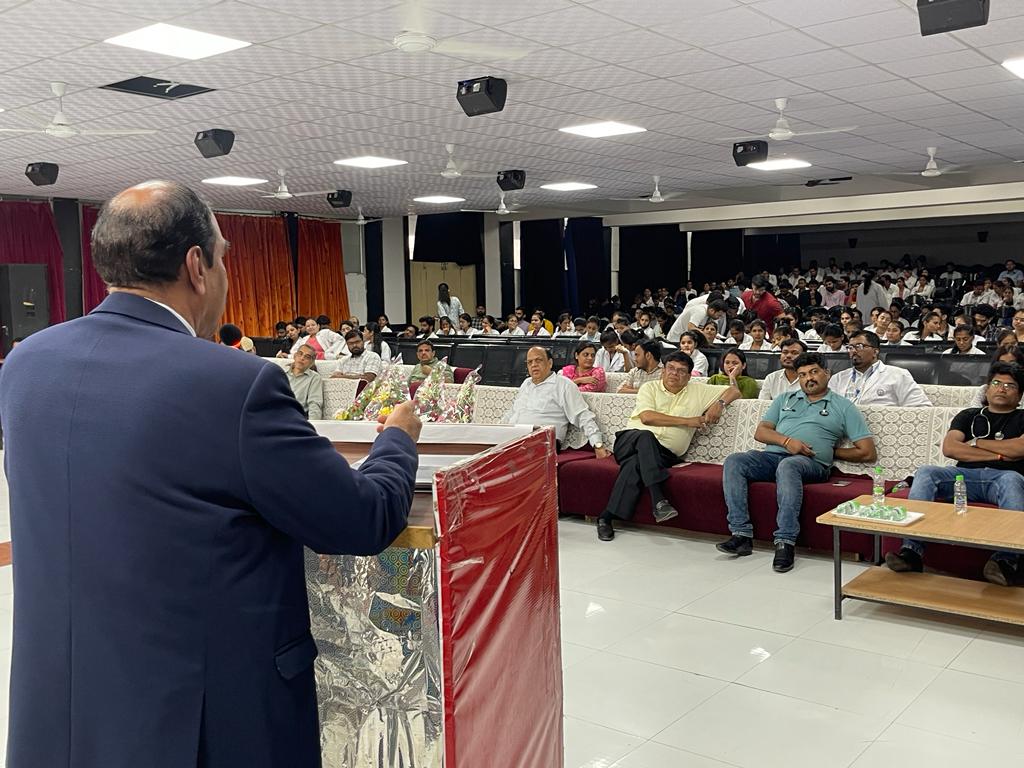 मालवांचल विश्वविद्यालय में 'सेक्सुअल मेडिसिन का क्लीनिक प्रैक्टिस में उपयोग'विषय पर व्याख्यान आयोजित