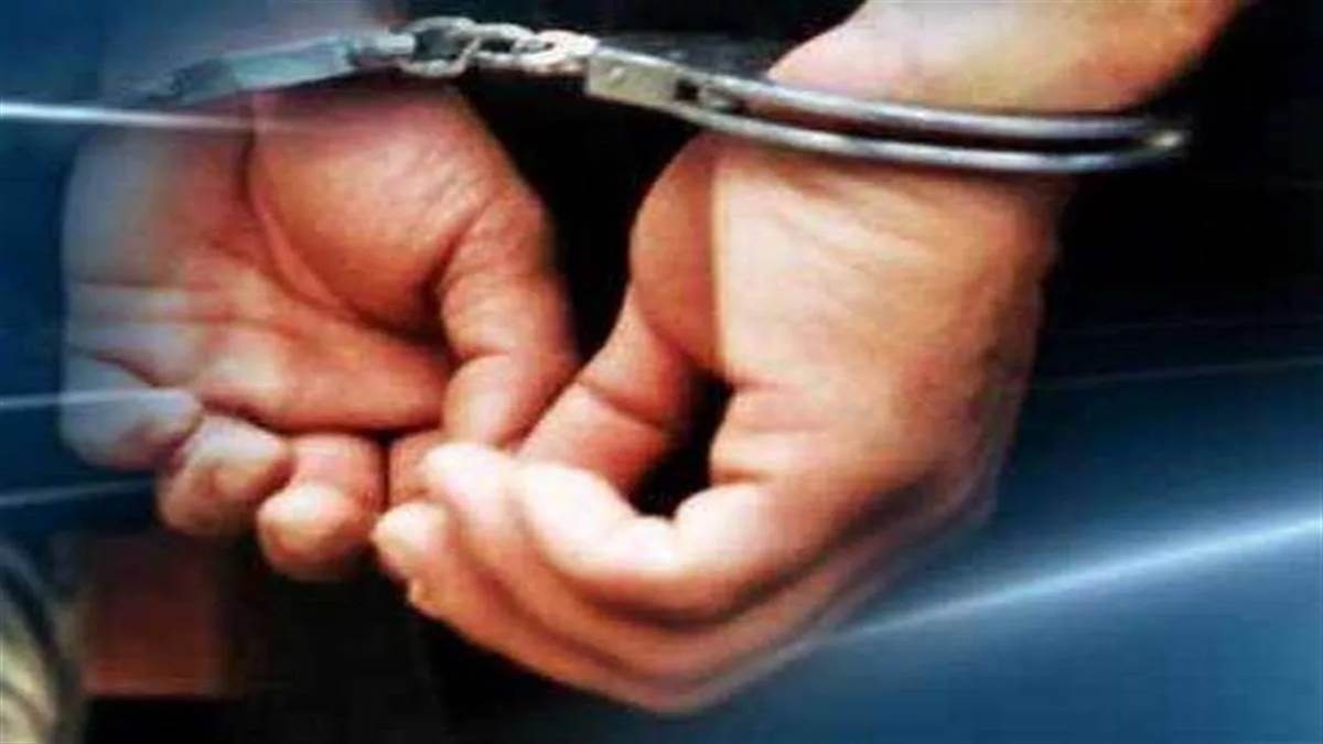 तांत्रिक विद्या की आड़ में महिला का करता था शारीरिक शोषण, ढोंगी बाबा गिरफ्तार