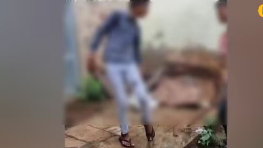 नाबालिगों के साथ बर्बरता, मुर्गा बनाकर डंडों से पीटा, जानें पूरा मामला